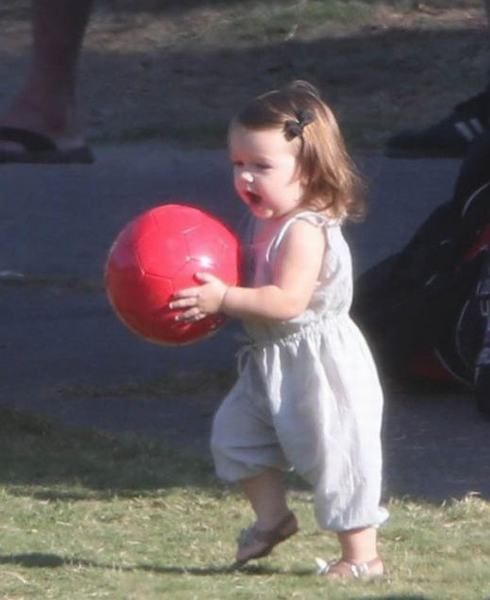 陶昕然女儿正面照曝光 细数明星家的高颜值女儿