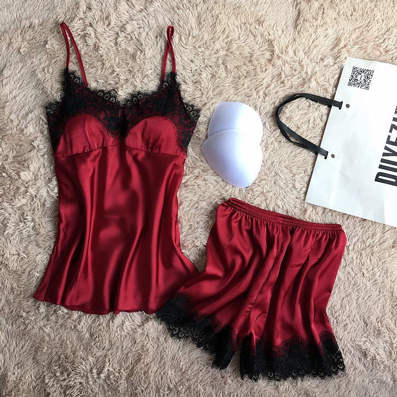 晚上女人做一个性感漂亮的“睡仙子”，瞅瞅这些女人，美的心化了