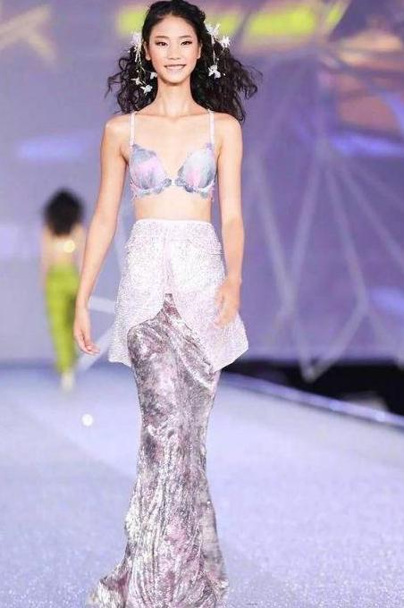 超模王艺删不掉的照片, 比奚梦瑶还夸张, 图4纪凌尘你怎么看?