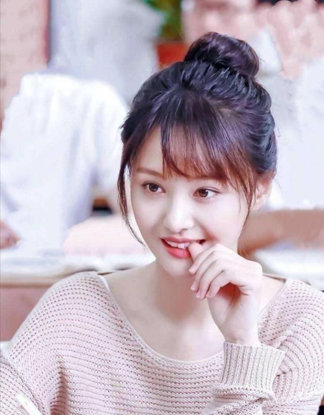  【脸上】脸上有这3处“特征”的女生，并不适合披发，露出五官更女神！