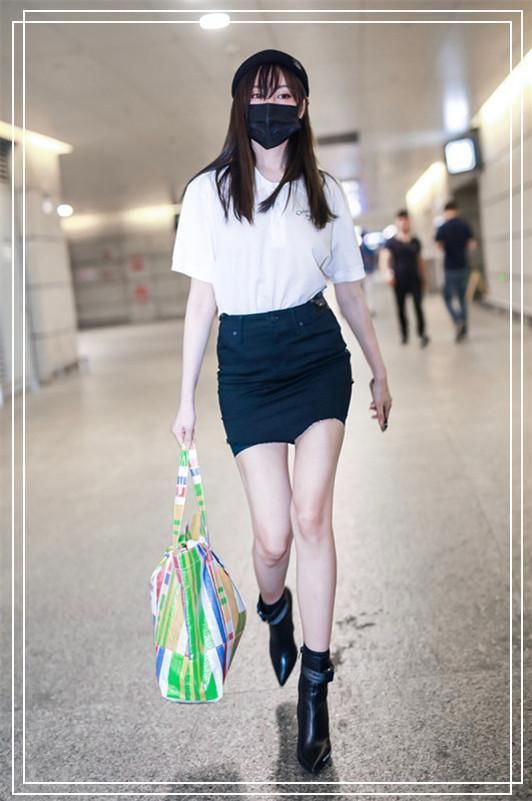 张天爱穿紧身衣秀蚂蚁腰，都没大粗腿抢镜，网友：减减肥再秀吧！