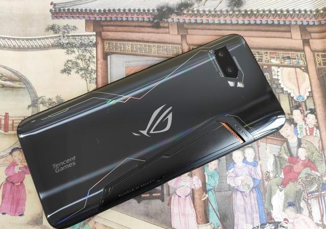 华硕:噱头还是真强华硕ROG游戏手机2体验用久了回不去了