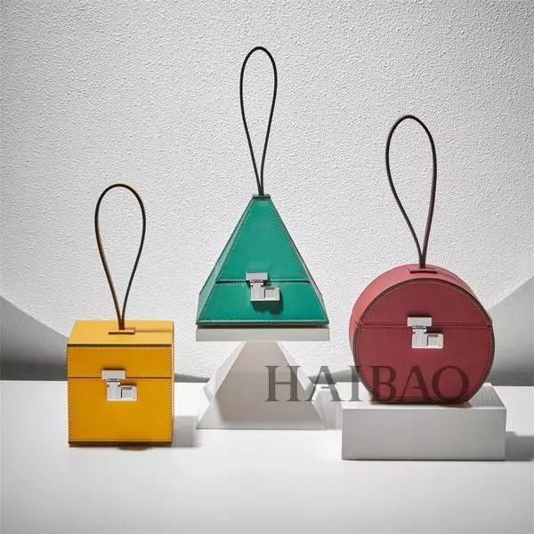 纠结| 漂亮包包太多出门背哪一款?2018后半年最流行的是这些!