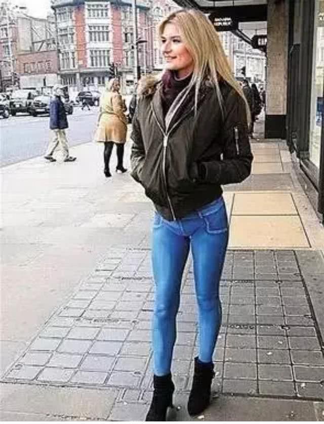 画在身上的“牛仔裤”，“穿”上街竟然无人发现，网友：又骗我