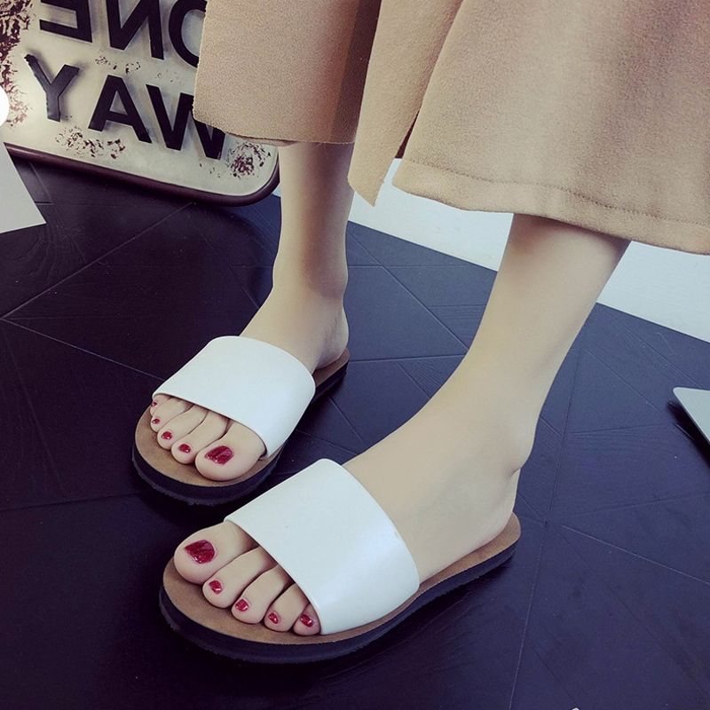 现在流行这样的凉鞋，换掉你的休闲鞋吧，越穿越有女人味