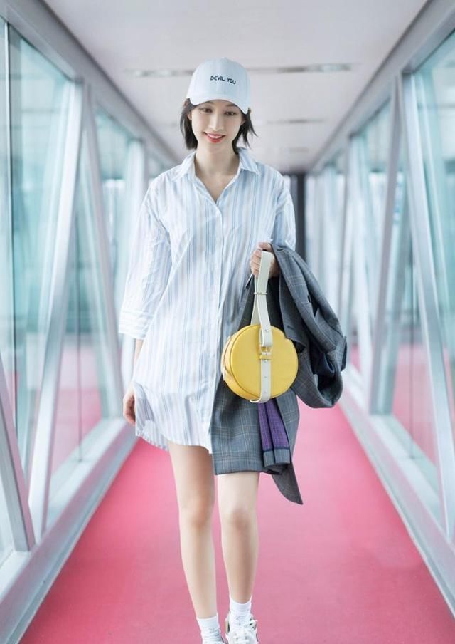  『时髦』早春穿衣流行“大一号”，显瘦又时髦，懂穿的人自然不会错过