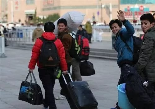 农村新的怪象，“留守妇男”代替了“留守妇女”，原因让人很无奈