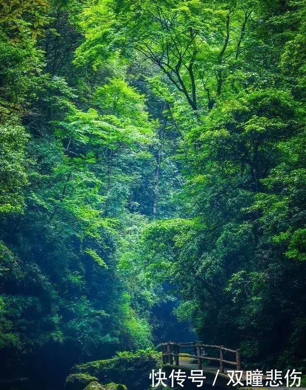 四川唯一敢比美九寨沟的小县城:一脚跨三省，幸亏还没火!