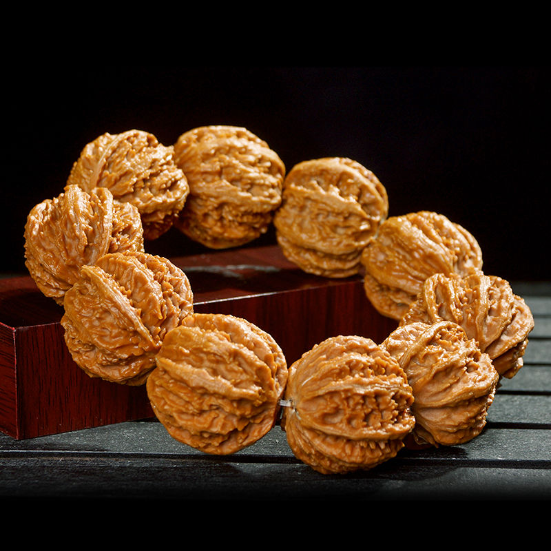 过时手串扔了吧，一夜间轰动文玩界的“流氓串”，独领风骚数百年