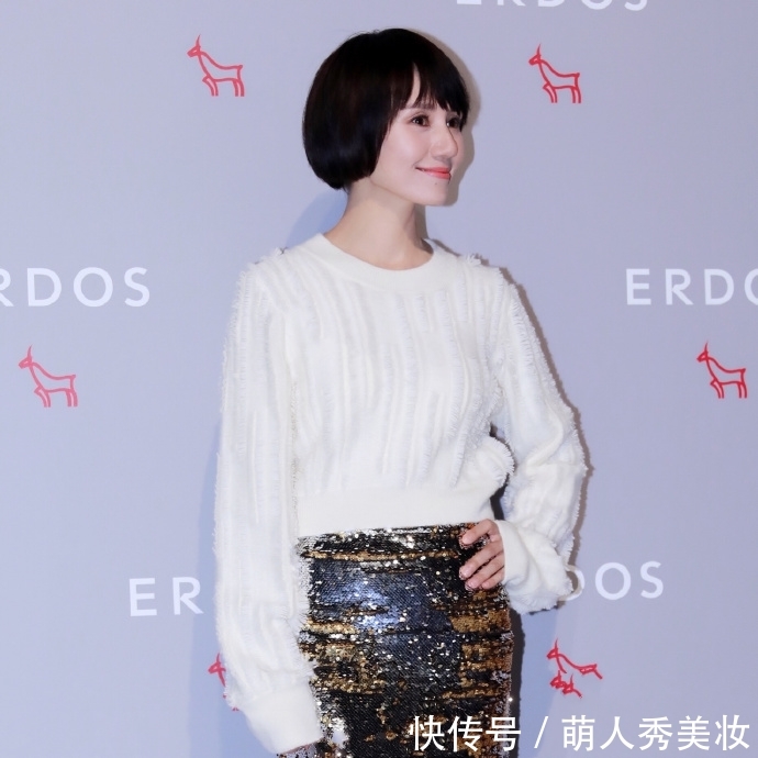 袁泉穿半身裙亮相，紧到走路都不方便了，网友：夏雨能hold住吗？