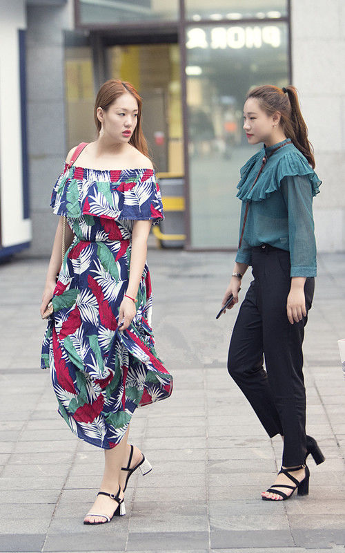 街拍路人，保持一颗时尚的心才能青春永驻，让你永远都是美美哒