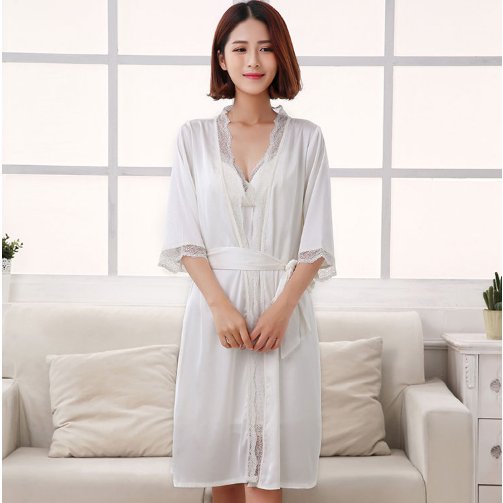两小时前刚刚上架的真丝睡衣睡袍,清爽优美,穿