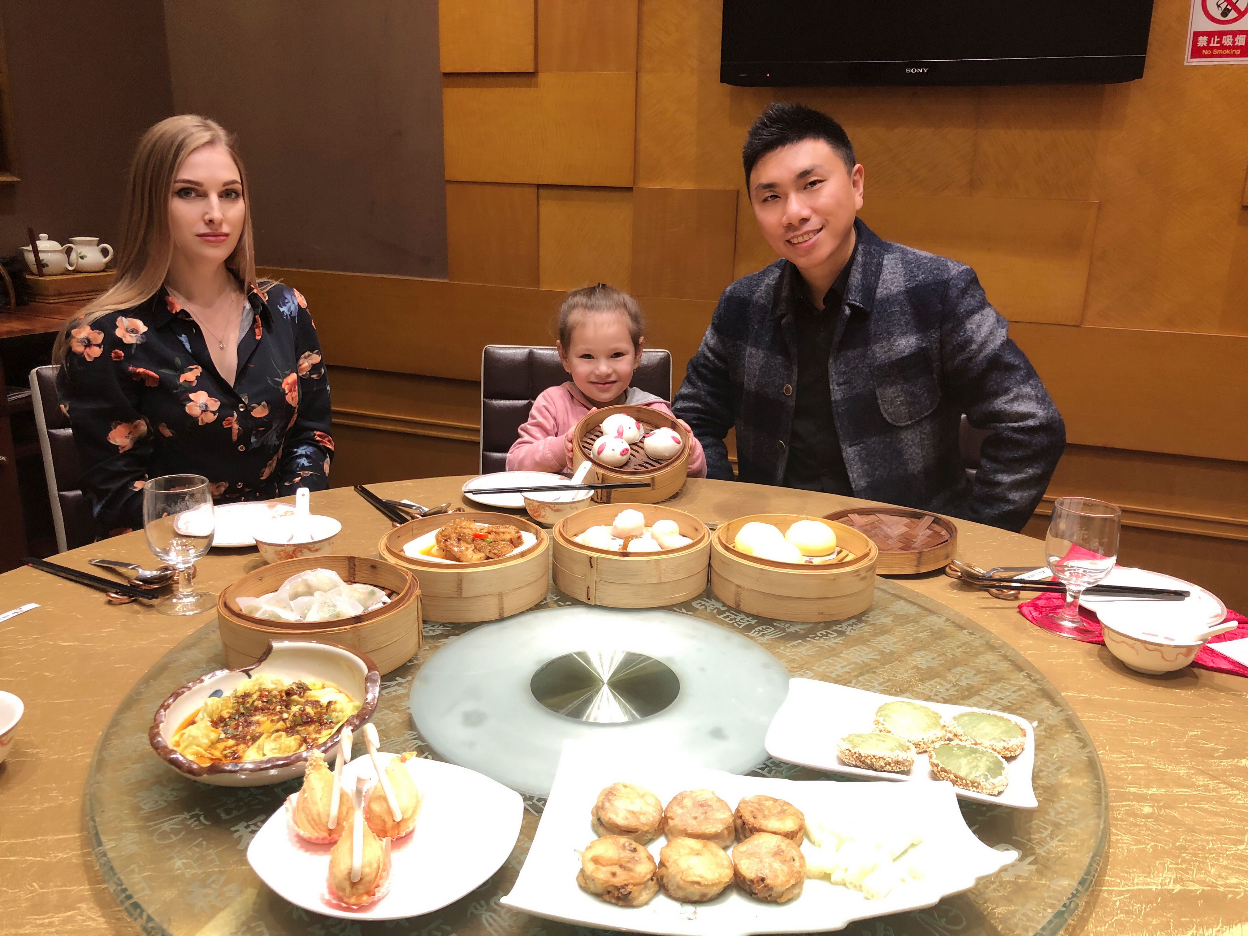 【乌克兰媳妇】性感优爱斯基躲避乌克兰大雪，自驾三亚拍火辣大片