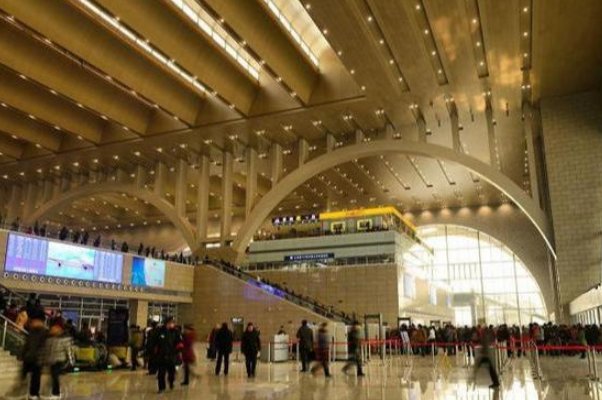  火车票■为何很多人宁愿排长队取火车票，也不刷身份证进站？看