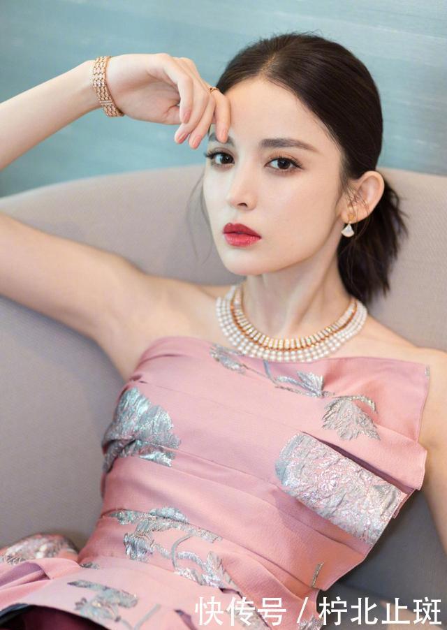  『一枝花』真正的美人在''骨''不在''皮''，脸上都有这5点，老了也是一枝花