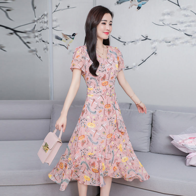 小姨都45了还这么会穿，出门必备连衣裙，美嫩如少女，人人都夸