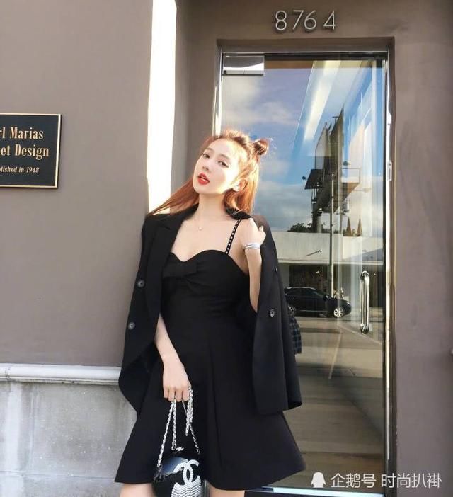 尴尬!“最美网红”夏夏同台撞衫主持人,网友:主要看脸!