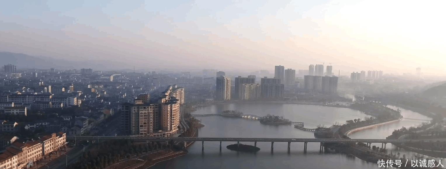  值钱■中国最值钱的沙漠, 占地面积3000多亩, 一斤沙换一斤大米