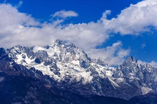 8千多米的珠峰能被人登顶,为何5千多米的玉龙雪山,至今却无人登