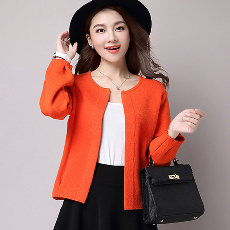 闺蜜真心太会搭配了,小开衫+连衣裙,修身又显年轻,优雅又大气