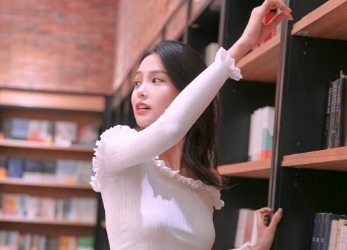  年后：一年级播出4年后，虞书欣成当红小花，和她竞争女主的人却没消息