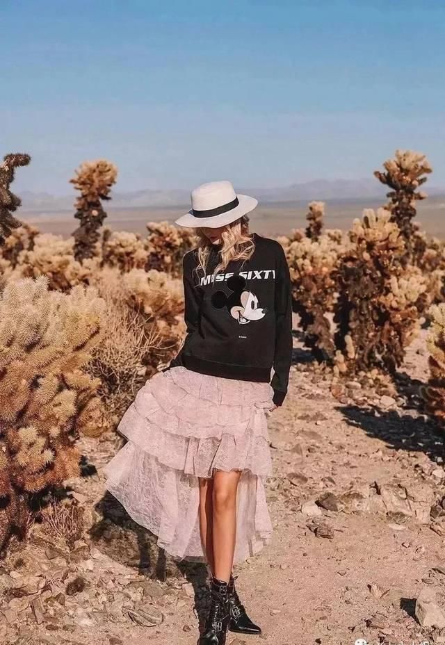  漂亮：时尚街拍示范性，这25套连帽卫衣穿衣搭配，究竟漂亮在哪儿？