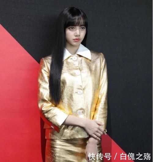  「设计上」Lisa还真是让人心动呢！纯黑色休闲服装穿搭，看上去攻气十足