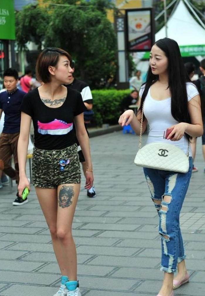 街拍: 倾国倾城的小姐姐, 迷人又性感