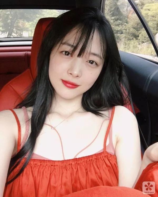 护肤｜雪莉发自拍白成一道光，但那些曾是黑皮肤的女明星是如何变