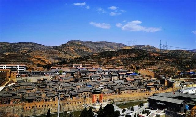 山西有座蜂窝式古城堡，用蛋清与糯米砌墙，过去只有几十户人家