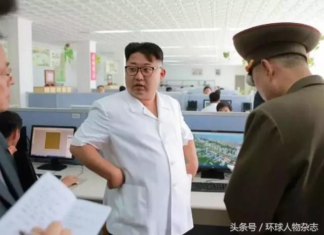 豹纹眼镜、镂空草帽、纯白T……金正恩这时尚look，甩你十几条街