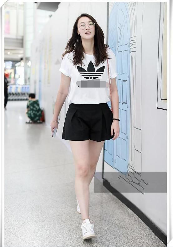 当192惠若琪穿上短裤，网友:见过大长腿，没见过这么长的大长腿