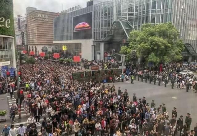 这个五一全国各大景区挤爆了!游客:我后悔了,我想回家!