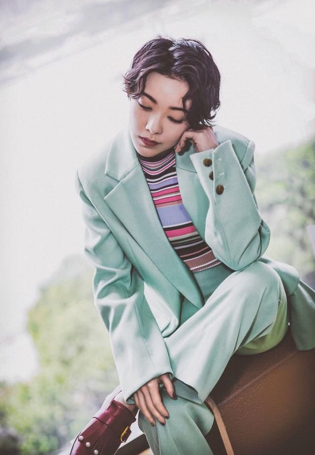 郭采洁这个颜色从头到脚看了都仙，好看到让人没词夸