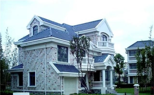 四川大山里发现一片别墅，周围都是原始森林，为何要在此建房子