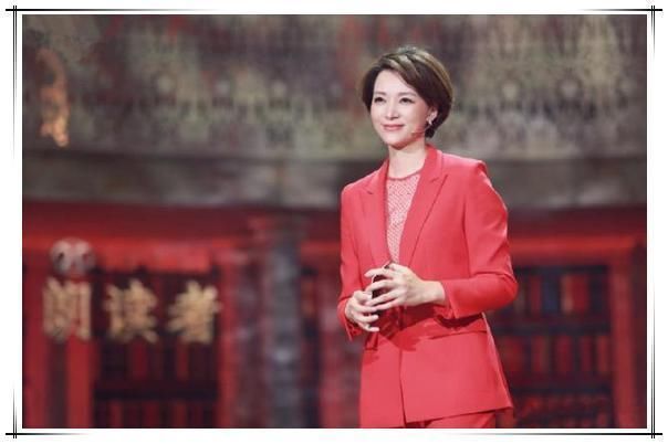 31岁宋茜撞上44岁董卿，网友:终于知道漂亮和气质的差距有多大了