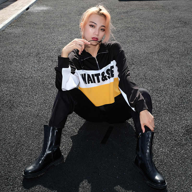 7080后女人，别穿风衣了，早秋流行这款，时尚减龄，超美嫩