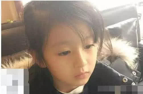 #带妆#9岁小萝莉天天带妆，卸完妆后，网友：让人心疼！