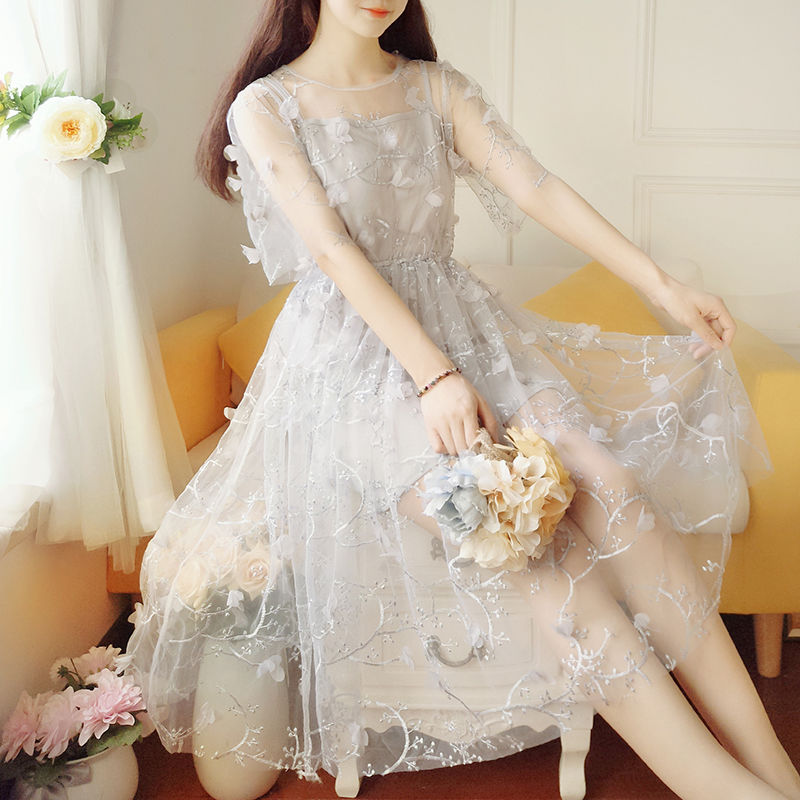 丰满女人“露”点才好看，看看这些“流氓裙”，性感妩媚谁不着迷