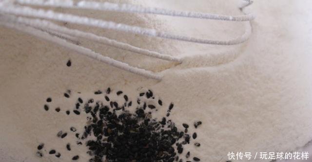  喜欢■年纪轻轻就一头白发这吃食坚持吃，头发乌黑靓丽，比护发素还好