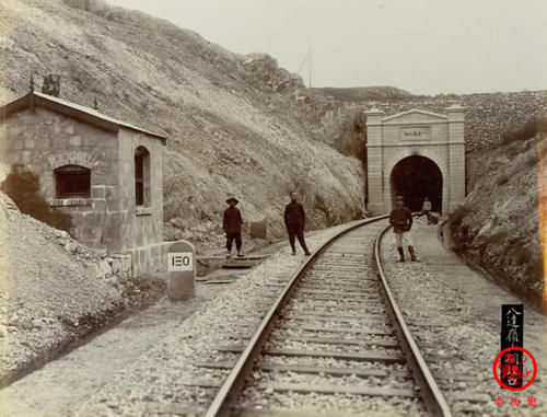  【官服】清末老照片：京张铁路修筑现场，詹天佑穿官服亮相