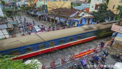 为啥越南人来中国不敢搭乘火车?听完女子解释