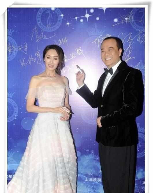 郭可盈的脸彻底垮了! 脸上的肉都挂不住了, 网友: 别再出来吓人了