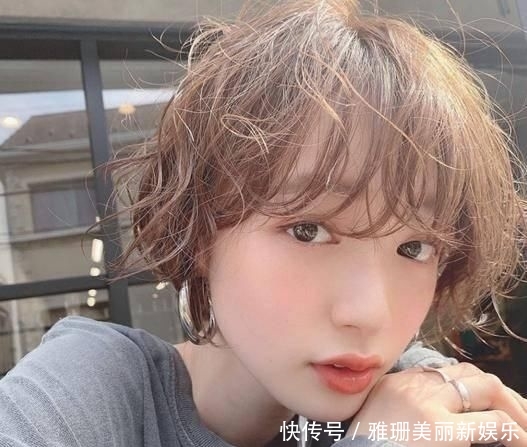 『短发』整容级剪发日本大热,耳下2公分短发适合脸型、造型变化一篇总结