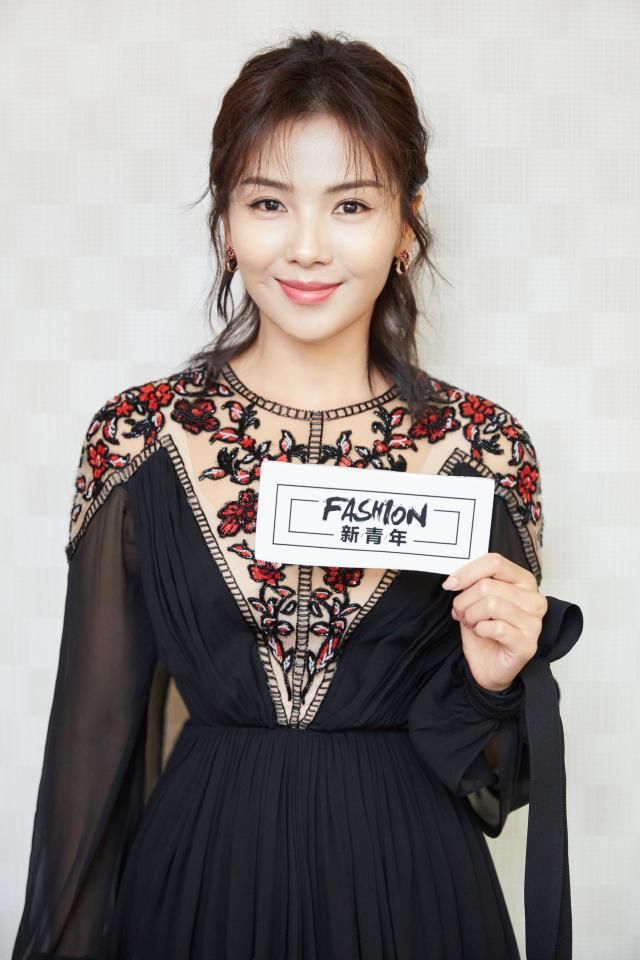 看完刘涛和余男的穿搭，你就知道什么叫做气场一米八了!