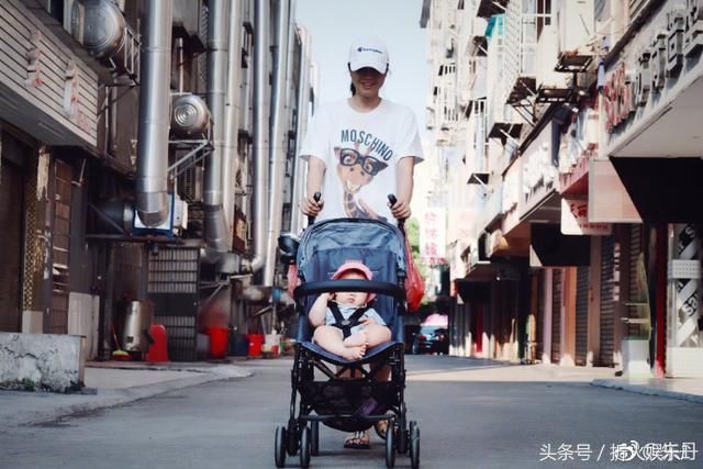 朱丹带女儿抗议假疫苗事件，呈现生活美好，却意外曝光家庭住址