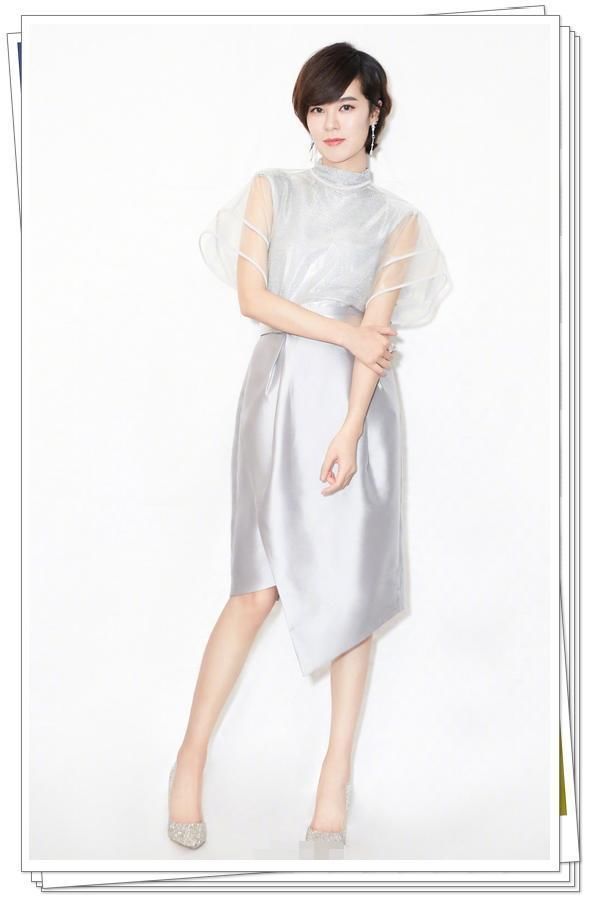 郁可唯放飞自我!穿阔腿裤配人字拖，网友:这腿真不像168的身高