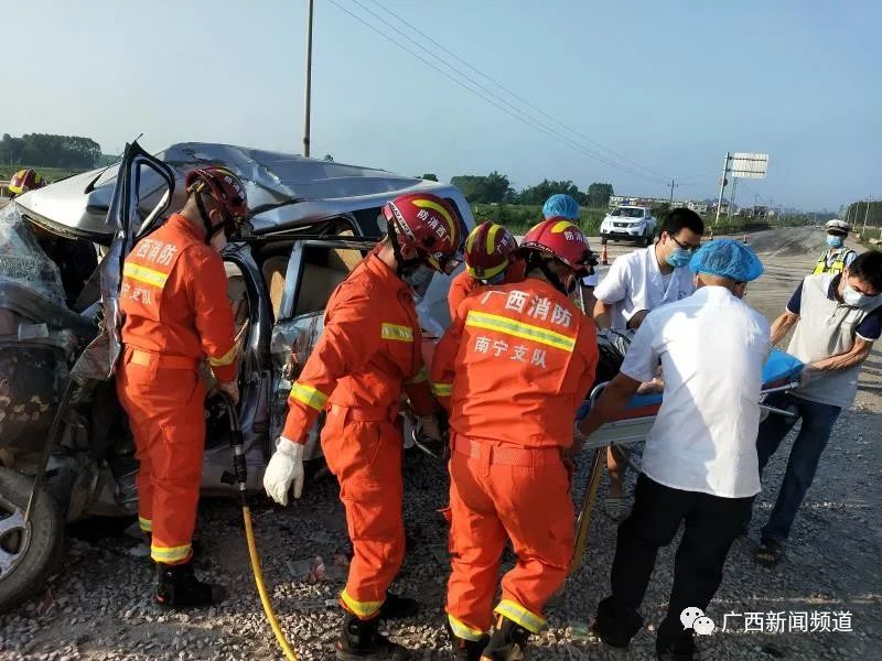 『国道』国道G322发生惨烈车祸，大货车撞上面包车，5人不幸遇难