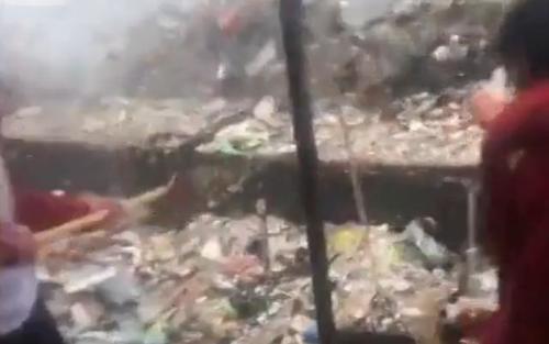 触目惊心!景区海滩惊现垃圾巨浪!网友:像是中国人丢的!