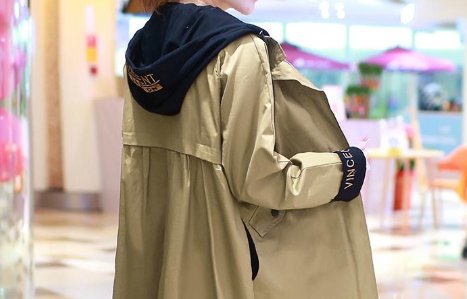 别买死贵死贵的皮草了，今年流行这9款风衣，洋气百搭还便宜